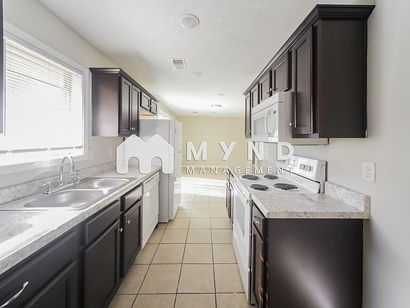 5th image of 2655 Meadowbrook Dr