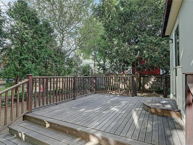 16 Elton St — Photo 24