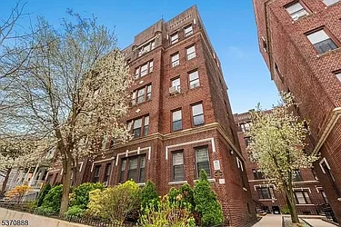 275 Harrison Avenue, #B1