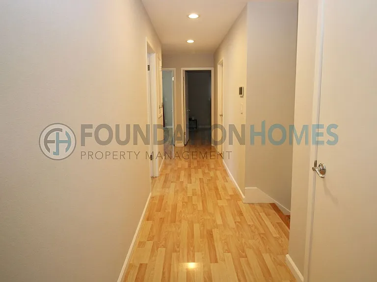 11 Glen Dr — Photo 32