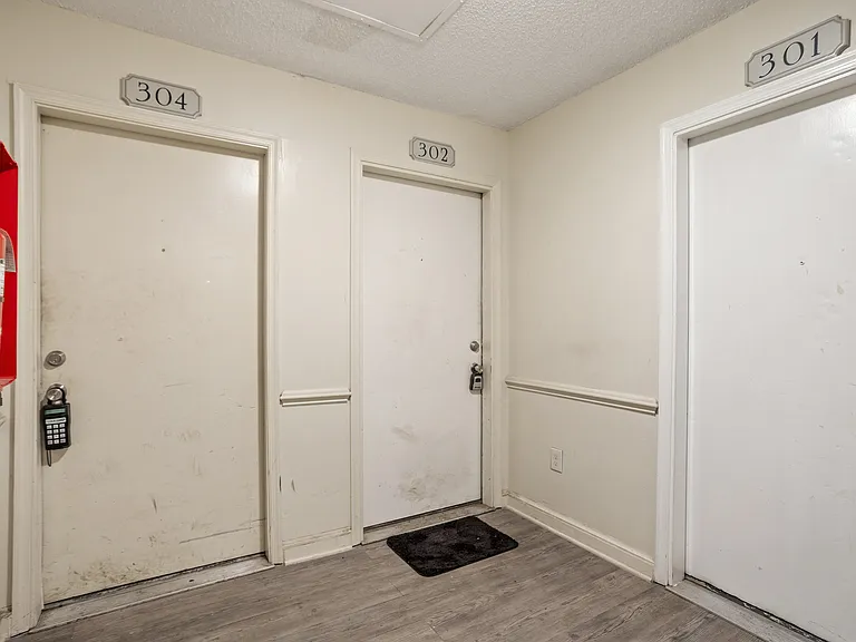 1321 Park Glen Dr #304 — Photo 8