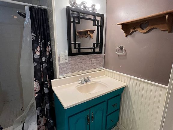 3rd image of 3022 Losey Blvd S
