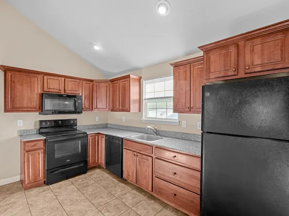 563 Wilkerson Ave, Camdenton, MO 65020
