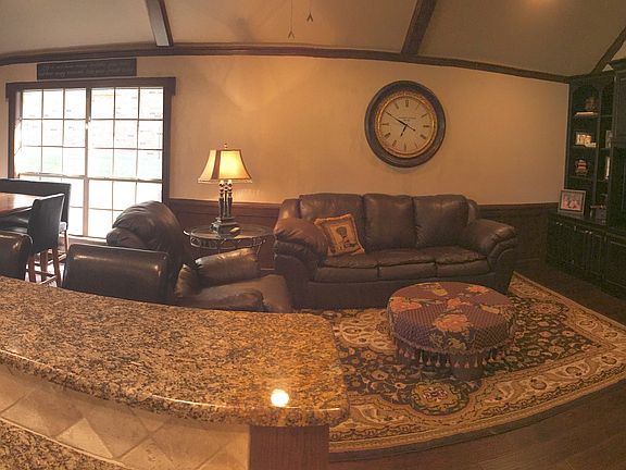 4th image of 10 Country Club Dr