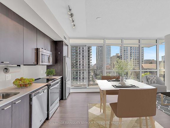 3rd image of 30 Roehampton Ave #1210