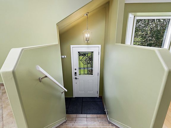 4th image of 5609 58th St