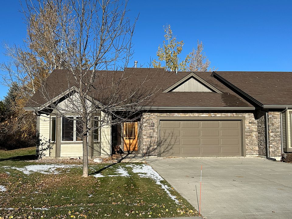 Front of home. This is a 1 level condo connected with another unit to the north side.