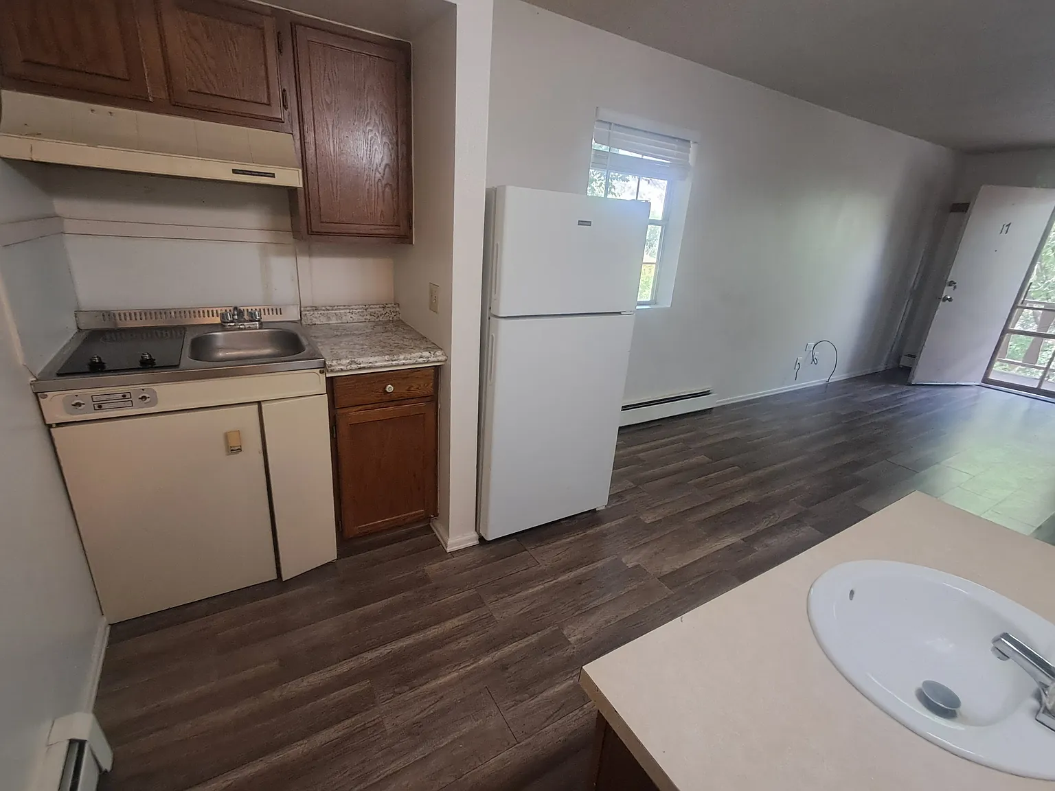 Studio, 375 sqft, $995 — Photo 2