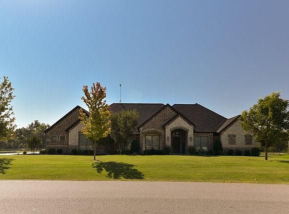 3rd image of 2051 Willow Bend Dr