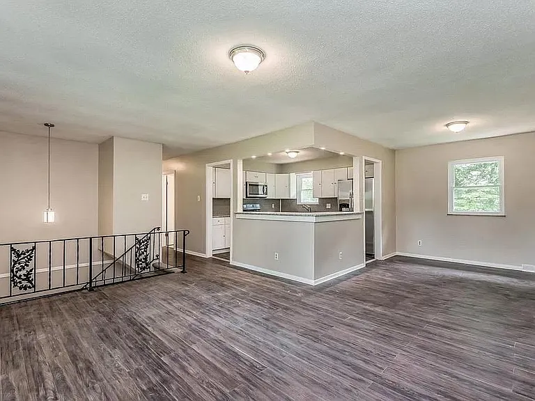 405 E Kings Gate Rd — Photo 5