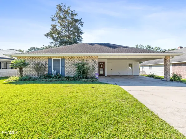 307 Triple Crown Cir, Carencro, LA 70520