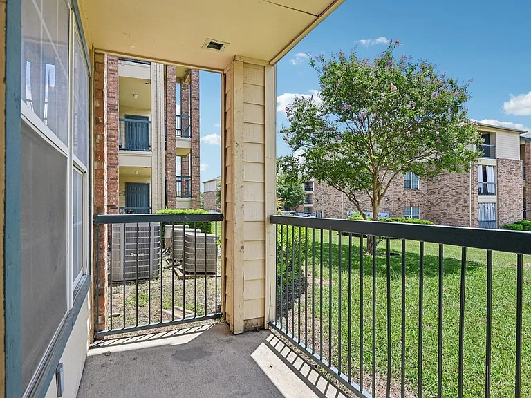 Timber Oaks Apartments — Photo 15