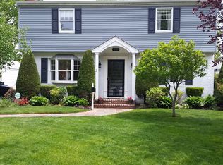 32 Briarcliff Dr, Merrick, NY 11566