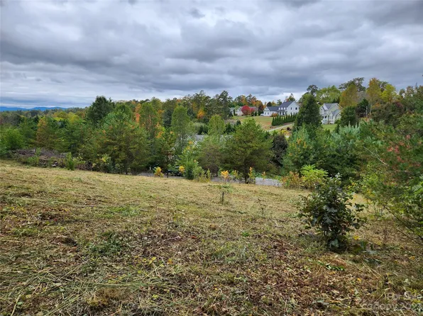 25 Old Farm House Rd, Weaverville, NC 28787