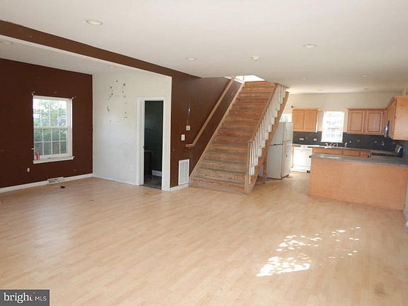 5th image of 208 S Lincoln Ave