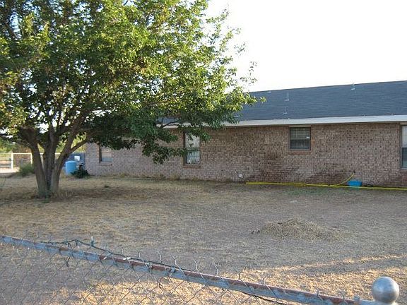 4th image of 2301 N Marvin Ave