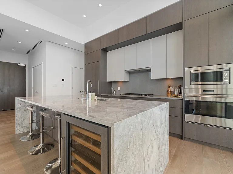 125 E 14th St #2403 — Photo 29