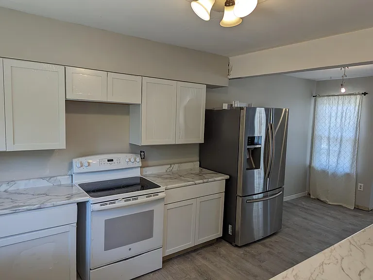2611 Browning Ave — Photo 4