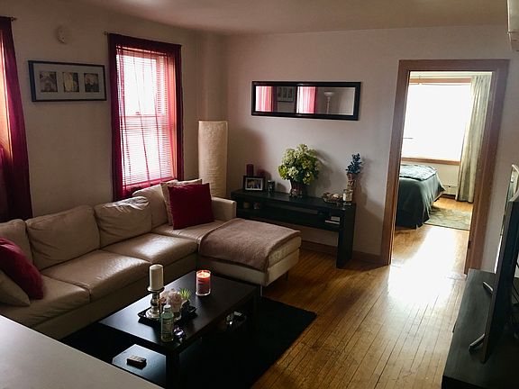 3rd image of 2002 N Hoyne Ave #2