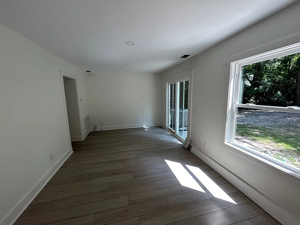 2nd living area that can be used as dining room / additional den or office space