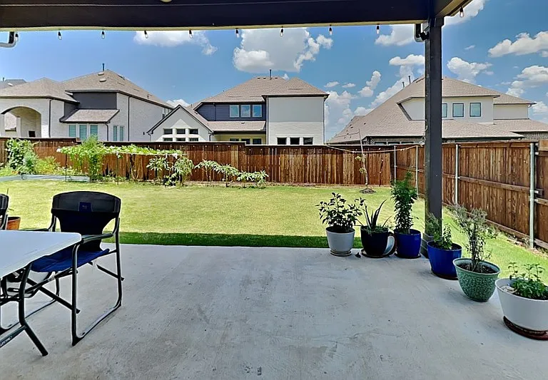 2931 Genevieve Ln — Photo 32
