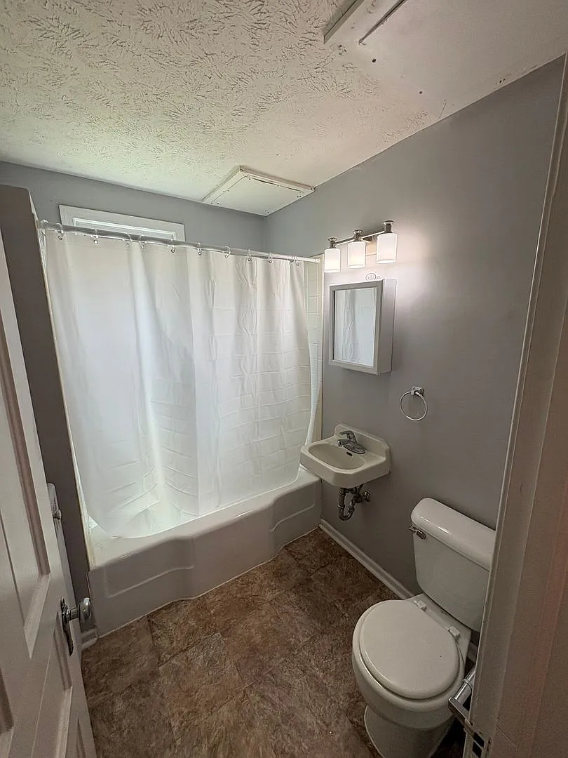 Hillside Court Apartments (306 N. 31st Ave.) — Photo 2