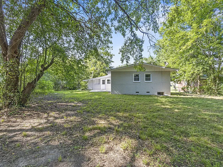 4009 Lindwood Dr — Photo 7