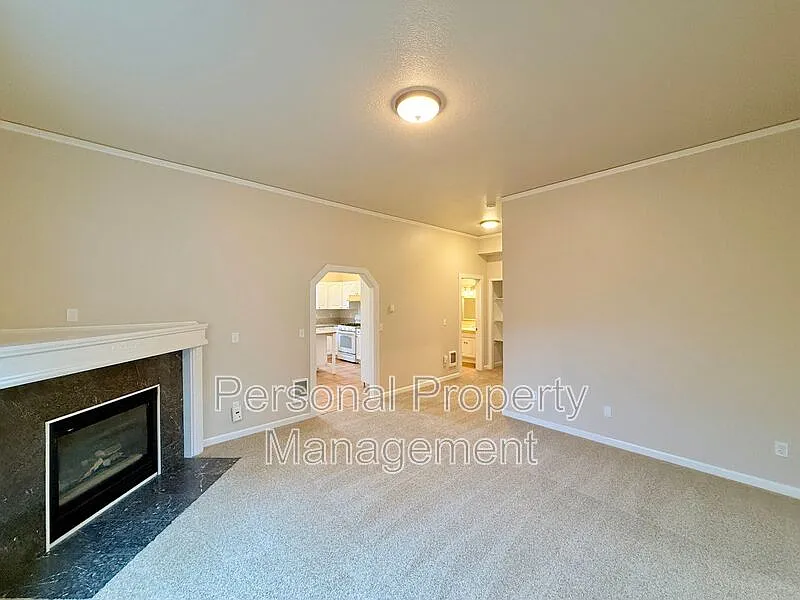 2 bed, 1.0 bath, 954 sqft, $1,995 — Photo 2