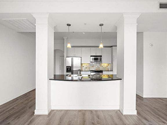 2nd image of 3333 Allen Pkwy Unit 806