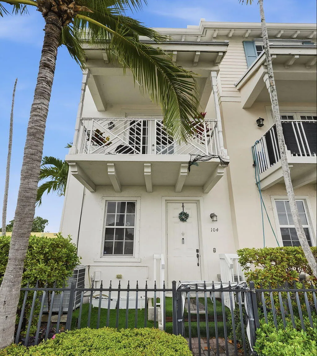 2 bed, 2.5 bath, 1440 sqft, $2,950 — Photo 1