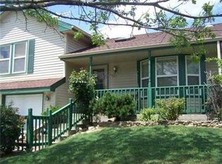 445 Hithergreen Dr, Lansing, KS 66043
