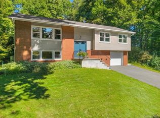24 Willow Place, Lake Peekskill, NY 10537