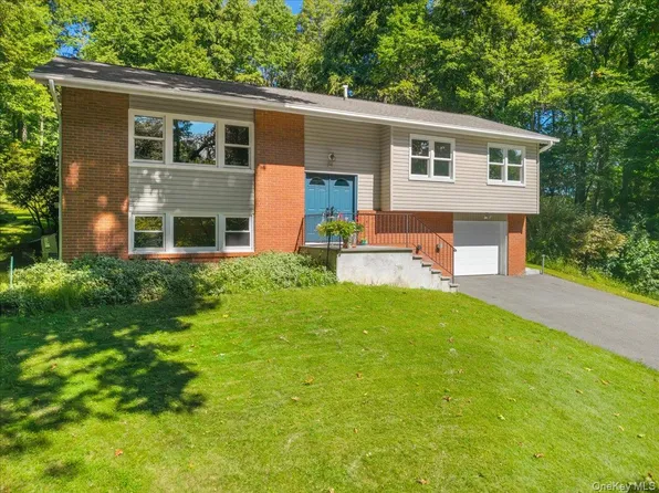 24 Willow Place, Lake Peekskill, NY 10537