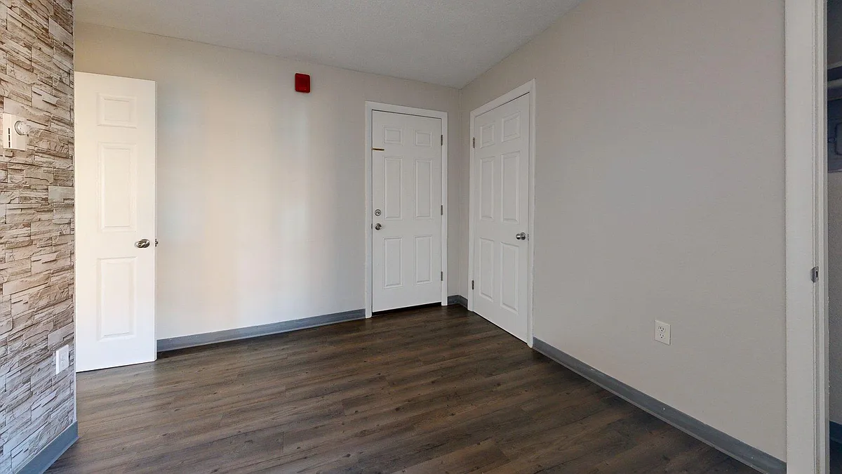 Building Photo - 298 Meridian St #5