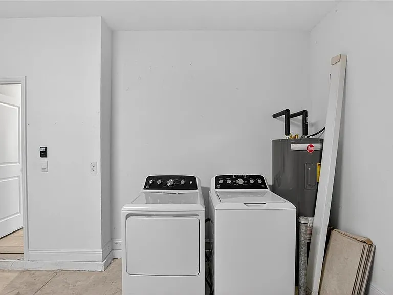 2546 Warren Acres Blvd — Photo 29