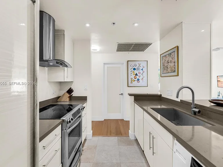 10275 Collins Ave #102 — Photo 10