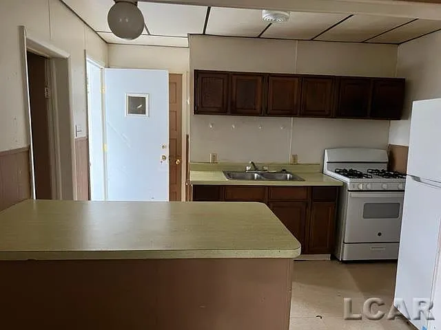 Studio, 500 sqft, $750 — Photo 2