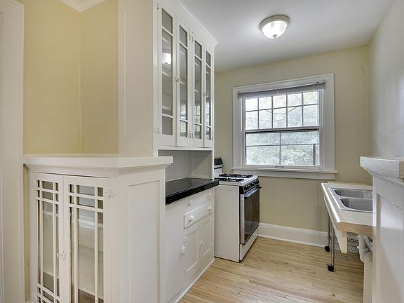5th image of 108 Pierce St N APT 7