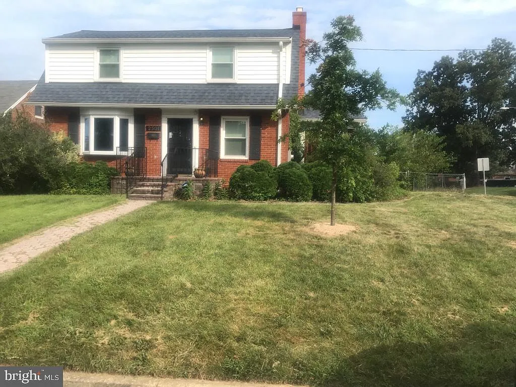 3 bed, 1218 sqft, $2,350 — Photo 1