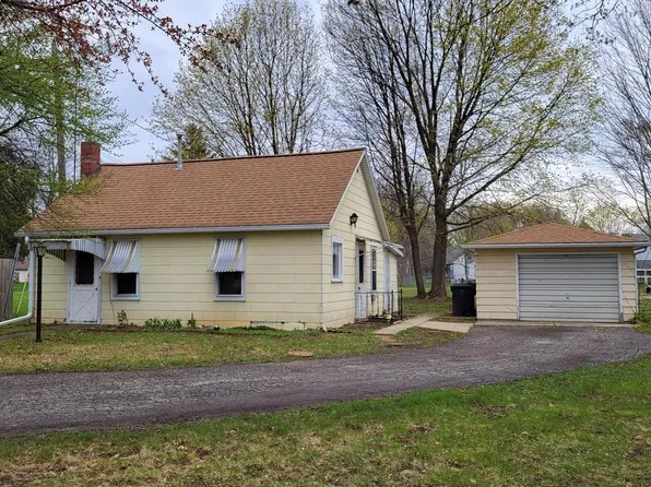 1924 Center STREET, East Troy, WI 53120