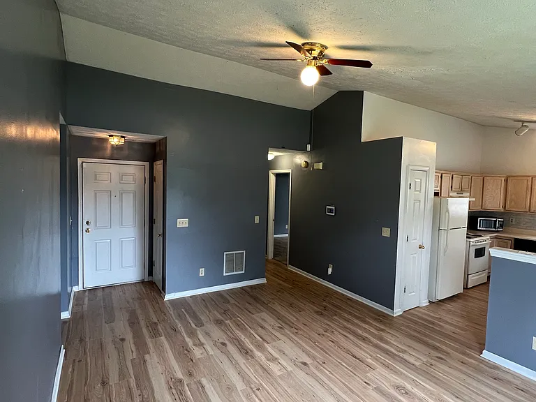 3670 Lacebark Dr — Photo 2