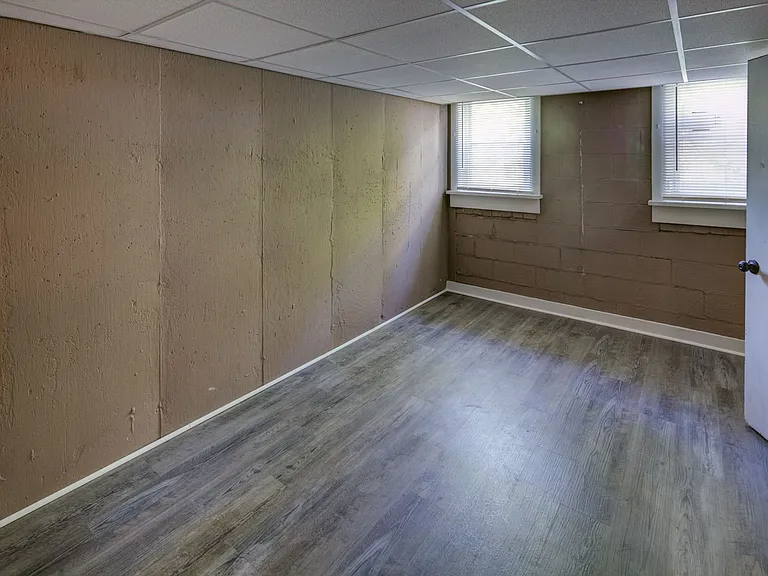 53 Madison Dr — Photo 16