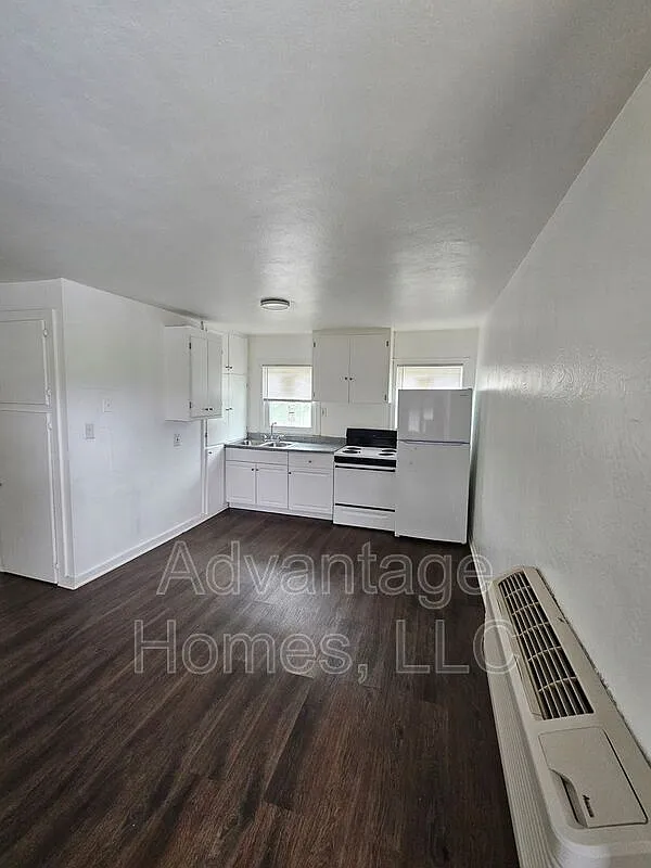 1015 N Scott Ave — Photo 4
