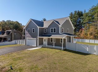 4 Hillcrest Dr, Wilbraham, MA 01095