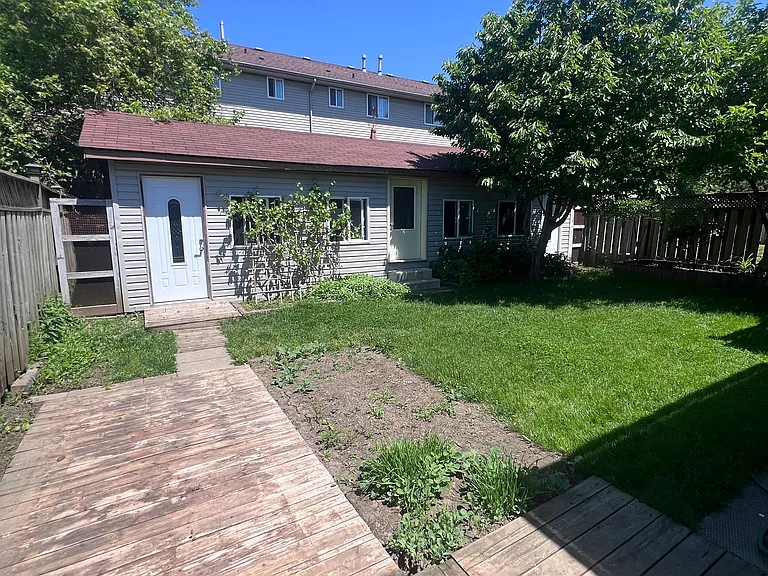 472 Talltree Cres — Photo 22