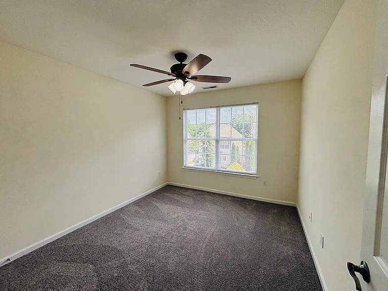 1719 Aden Ln — Photo 10