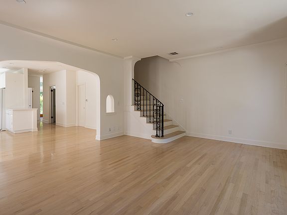 5th image of 1023 N La Jolla Ave