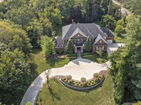 810 Highwood Dr, Bloomfield Hills, MI 48304