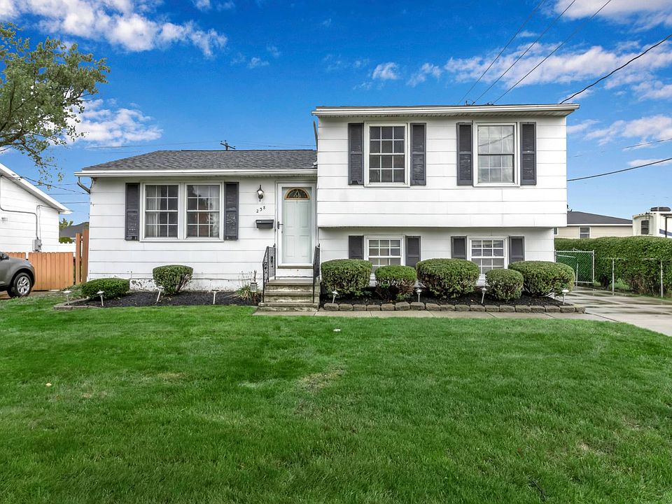 1st image of 238 Le Havre Dr