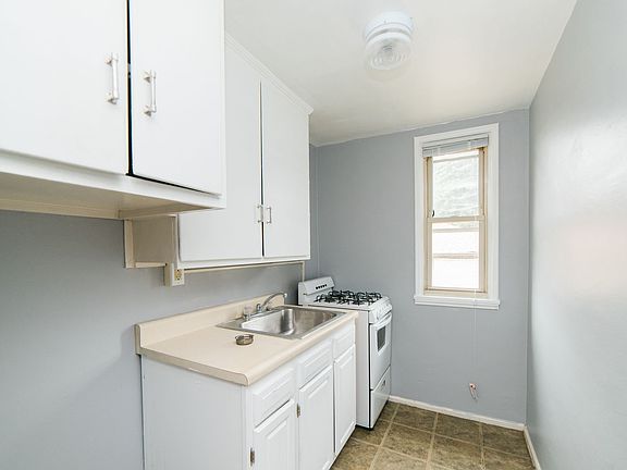3rd image of 100 W Bellecrest Ave #129